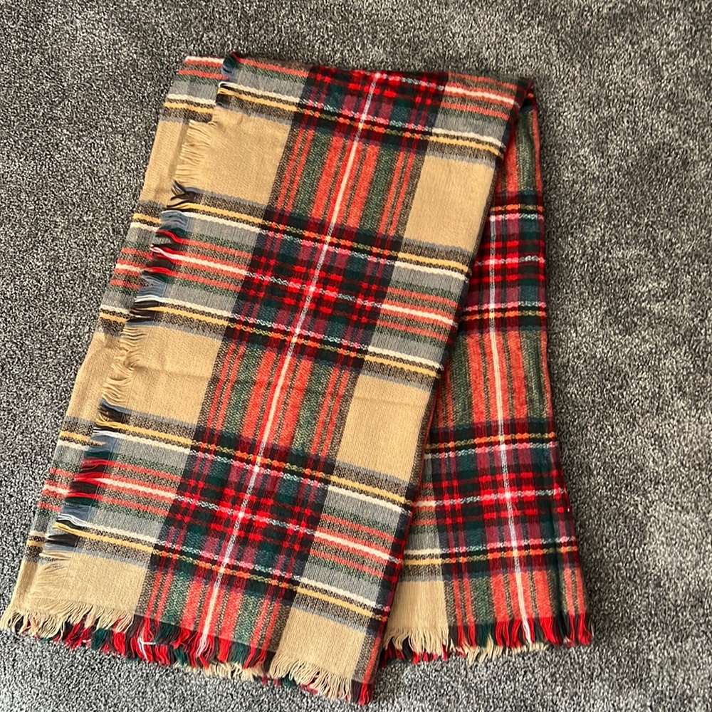Large multicolored scarf